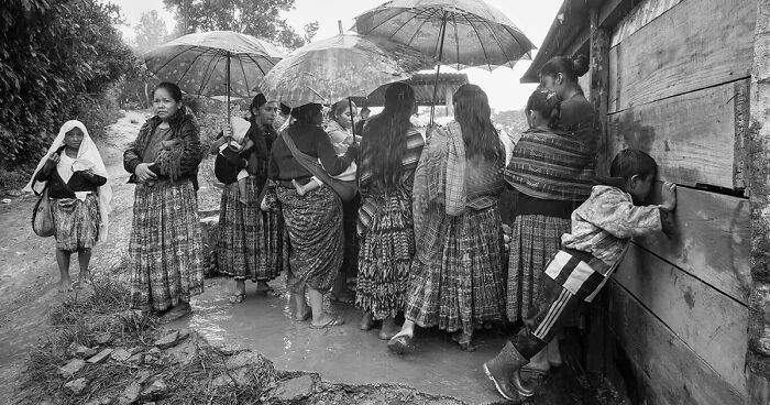 'Los Olvidados, Guatemala': 20 Photographs By Harvey Castro Examining Marginalized Communities Left Behind By Natural Disasters