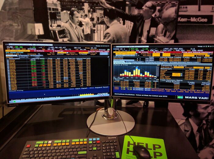 Bloomberg Terminal Operators Computer Desktop 