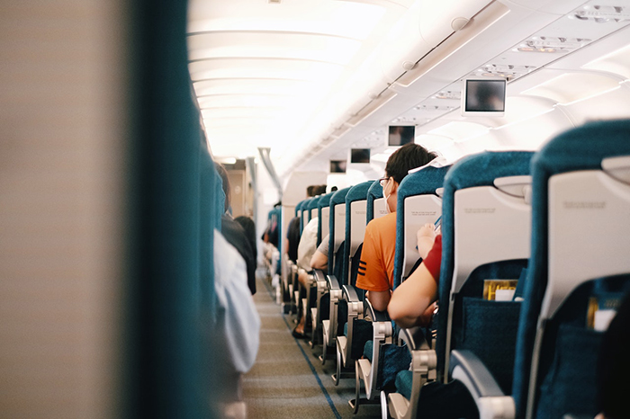 “I Loved Every Moment Of That”: Plane Bursts Into Laughter And Applause After Captain Puts An Entitled Passenger In Her Place