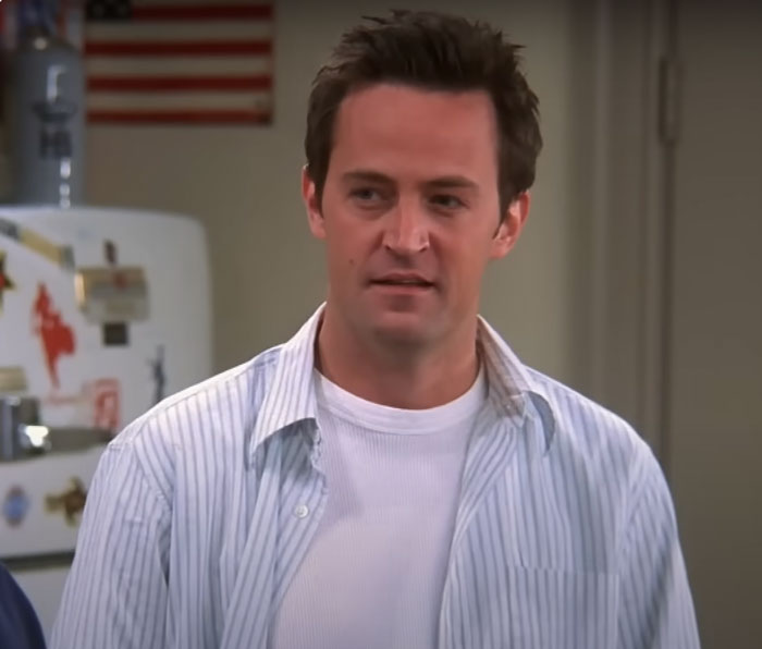 Chandler Bing wearing white t-shirt 