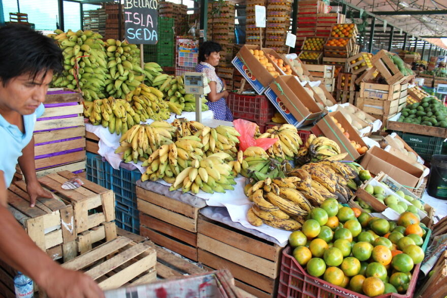 I Photographed A Day At A Wholesale Market In Lima, Peru (36 Pics)