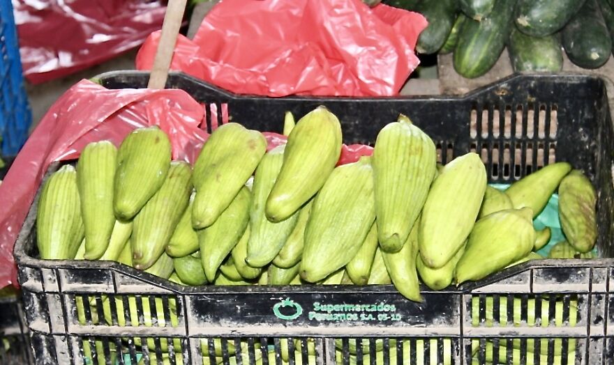 I Photographed A Day At A Wholesale Market In Lima, Peru (36 Pics)