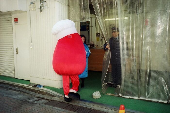 Shin Noguchi From Japan Shoots The Invisible Elements In Street Photography (New Pics)