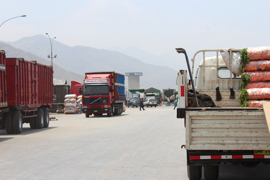 I Photographed A Day At A Wholesale Market In Lima, Peru (36 Pics)