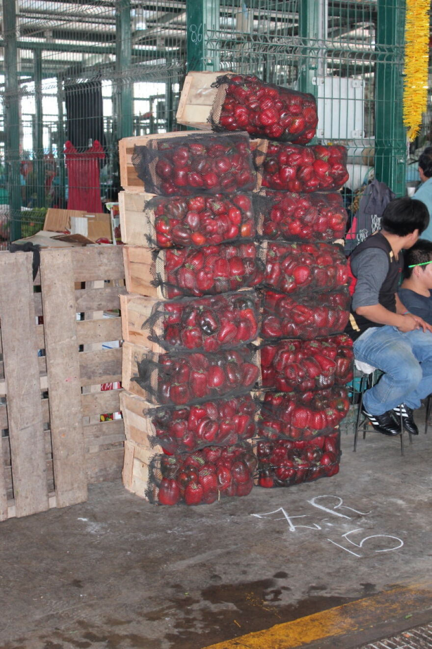 I Photographed A Day At A Wholesale Market In Lima, Peru (36 Pics)