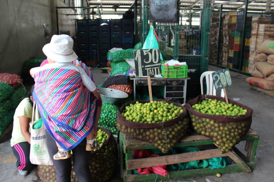 I Photographed A Day At A Wholesale Market In Lima, Peru (36 Pics)