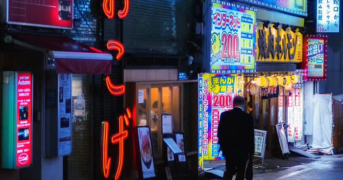 During My Trip To Tokyo, I Wandered Through Night Alleys And Captured Them For My Photography Series 