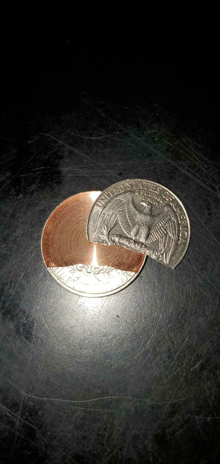 Went to a change machine to get quarters for laundry, put in a 5 dollar  bill and this is what it gave me : r/mildlyinfuriating
