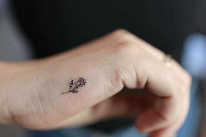 32 Simply Small Tattoos for Women in 2024