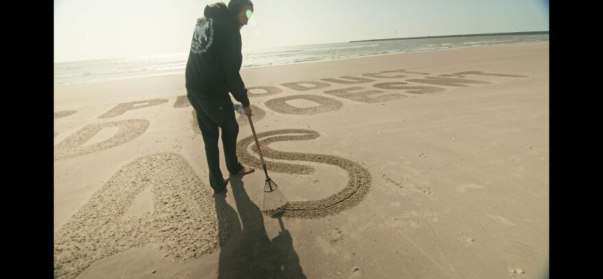 See The Cleanest Billboard In The World As It Was Made On Sand