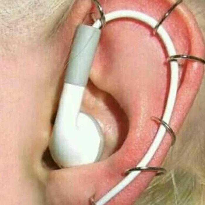 Cursed picture of earpods