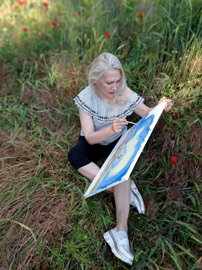 We Painted Poppies In The Field (25 Pics)