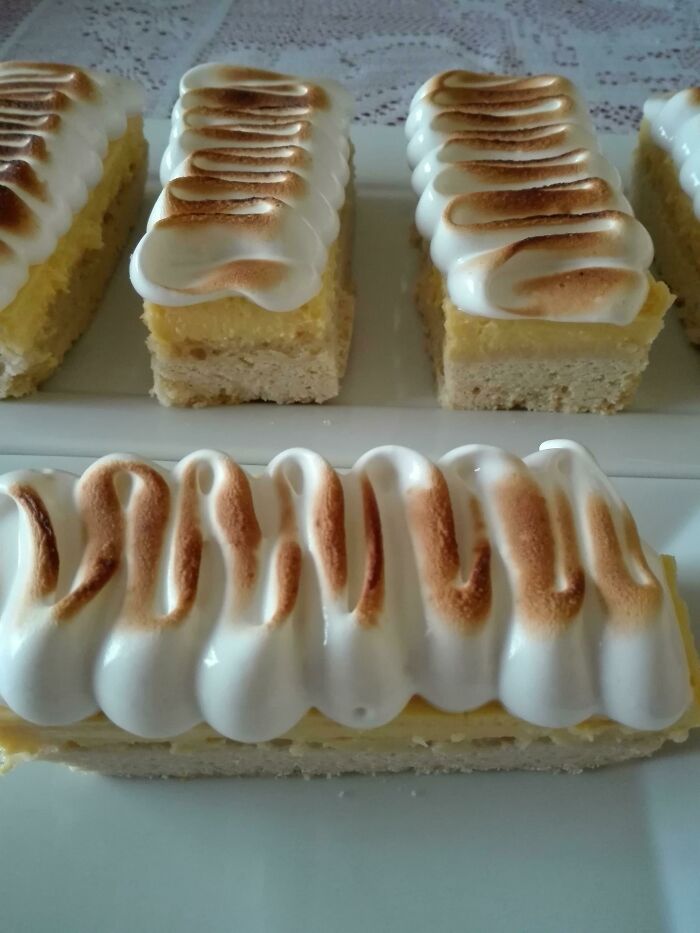 Lemon Meringue Bars