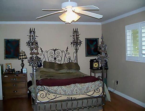 Bedrooms-With-Threatening-Auras-Photos