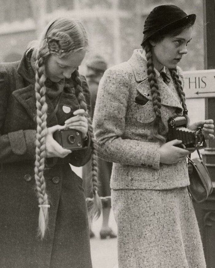 Camera Girls, Late 1930s