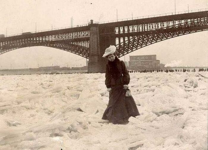 The Mississippi River Frozen Solid, 1905