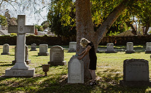 Woman Had To Visit Mom’s Miscarriage Grave All Her Youth, Loses It When Her Kid Gets Forced Too