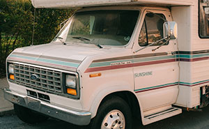 Woman Is Out Of Options After Huge RV Keeps Standing Parked In Front Of Her Home