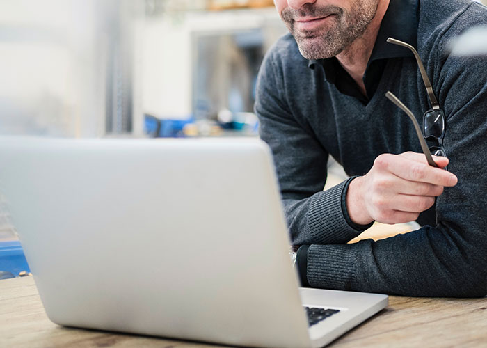 "No One Asked Me Who Put The Screen Saver On His Desk": Smug Supervisor Almost Gets Fired After An Employee Takes Petty Revenge