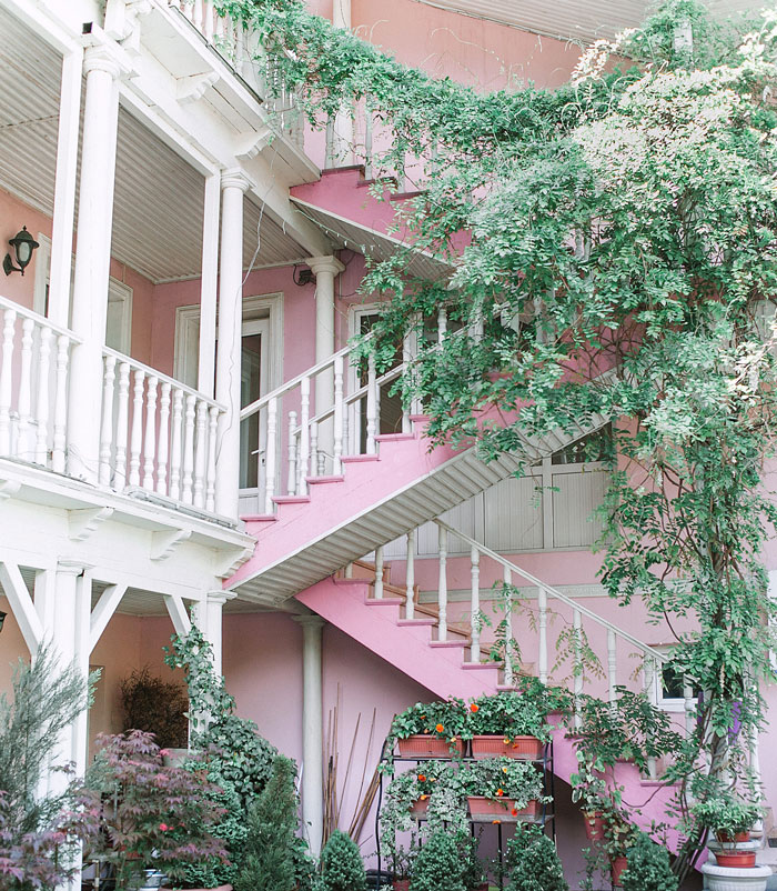 Entitled Family Builds Massive House, Are Now Upset About “Accidentally” Peeping On Neighbors