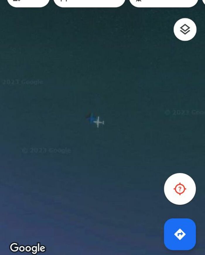 Why There's Plane In The Middle Of Ocean . 25.1048972, 63.8332704