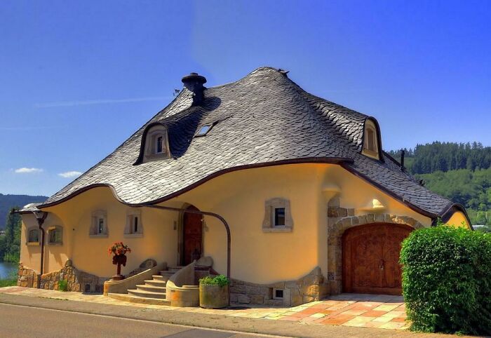 Ow-Energy Organic House Design With Wild Slate Roof In Germany