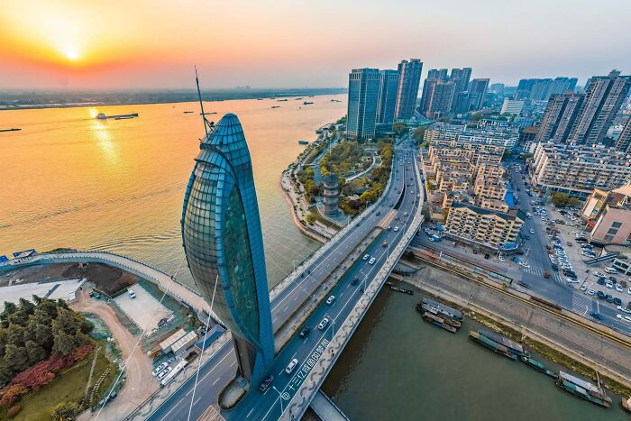 Do Bizarre Bridges Count? Linjiang Bridge In Wuhu City, China