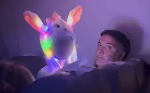 People Are “Sick” Of Parents Not Controlling Their Kids After One Brings Light-Up Hat To Red-Eye