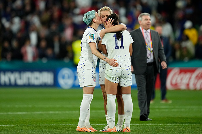 Megan Rapinoe Misses The World Cups Penalty Shot Is Slammed By Fans For Confusing Reaction 