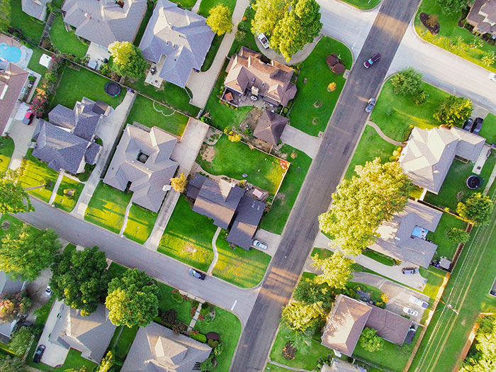 Person Doesn’t Want Neighbor Sitting In Their Garden, The Internet Has Thoughts