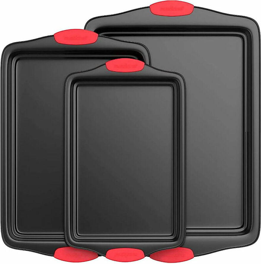 Non-stick kitchen oven baking pans: Create mess-free vegan masterpieces with ease using these non-stick baking trays that simplify clean-up.