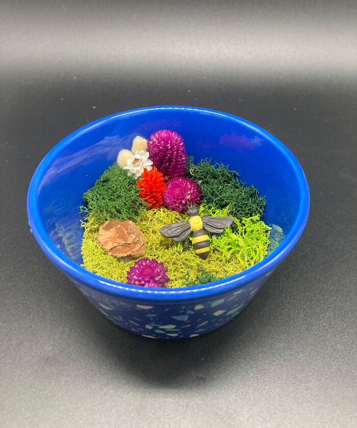 I Make Mini Worlds Out Of Real Flowers And Mosses (22 Pics)