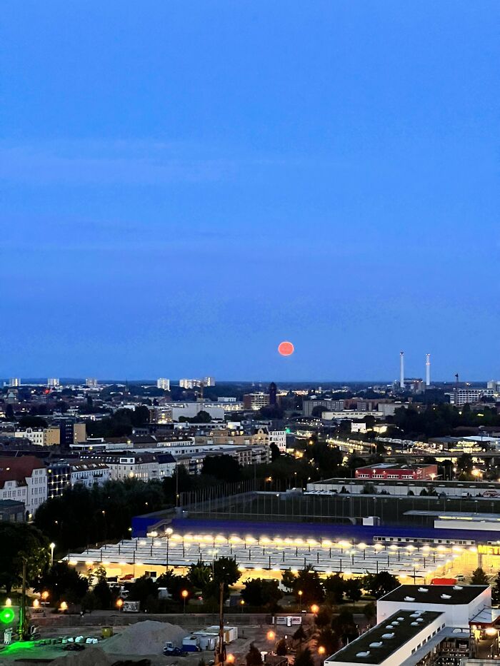 Blue-Super-Moon-Photos-From-World