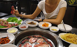 Woman Refuses To Quit Going To Her Ex-BF’s Favorite Korean BBQ Place, Asks If She’s Wrong