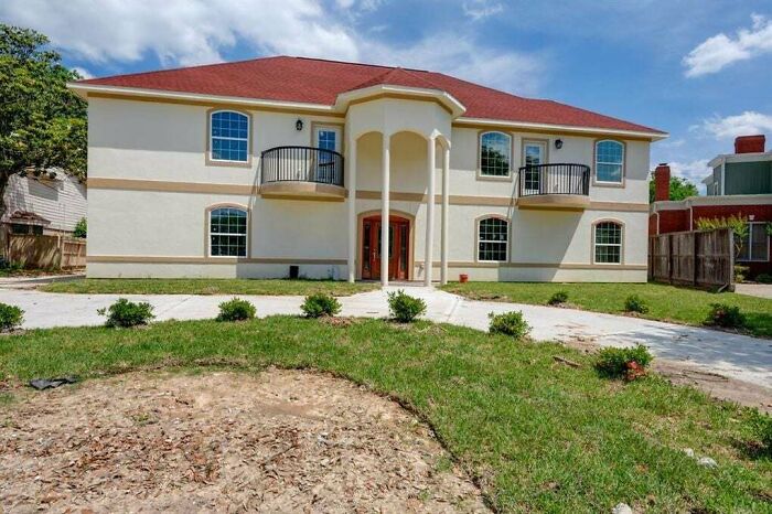 This 4400 Sq Ft Architectural Disaster Was Built By A Friend Of My Parents As An Investment Property. Shockingly It Never Sold For The $600k Listing Price And He Had To Move Into It Himself