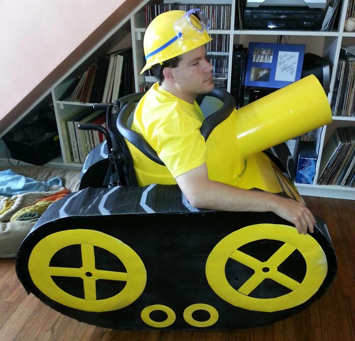 Advanced Wars' Yellow Comet Army Wheelchair Tank