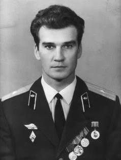 Stanislav_Yevgrafovich_Petrovwebp-652e9f633de97.png