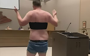 “These Are My Babies”: Dad Strips Down At School Board Meeting To Make A Point On Dress Code