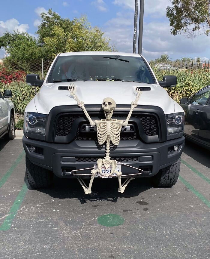 More Hilarious Halloween Decorations