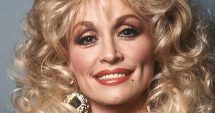 Dolly Parton Has Been Sleeping With Full-On Makeup On Since The ‘80s