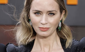 People Have Mixed Reactions Following Emily Blunt’s Apology For Calling Waiter “Enormous”