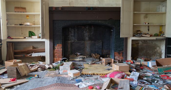 I Stumbled Upon An Abandoned House Filled With Old Life-Size Mermaids With A Gruesome Backstory