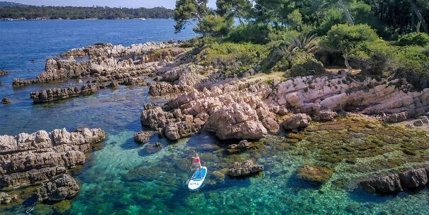 landing-iles-de-lerins-paddle-isabelle-fabre-1920x1080-1-1920x960-6524f9eed0706.jpg