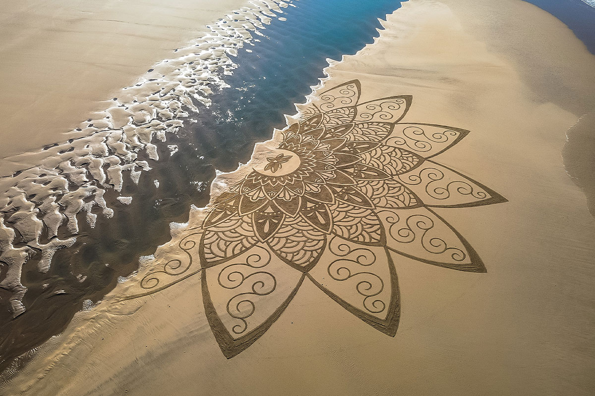 Sand Artist Lawrence Koh - Sand Art Performance - Singapore