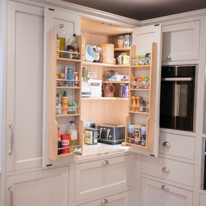 20 Pantry Door Ideas That’ll Make Your Guests A Tiny Bit Jealous ...