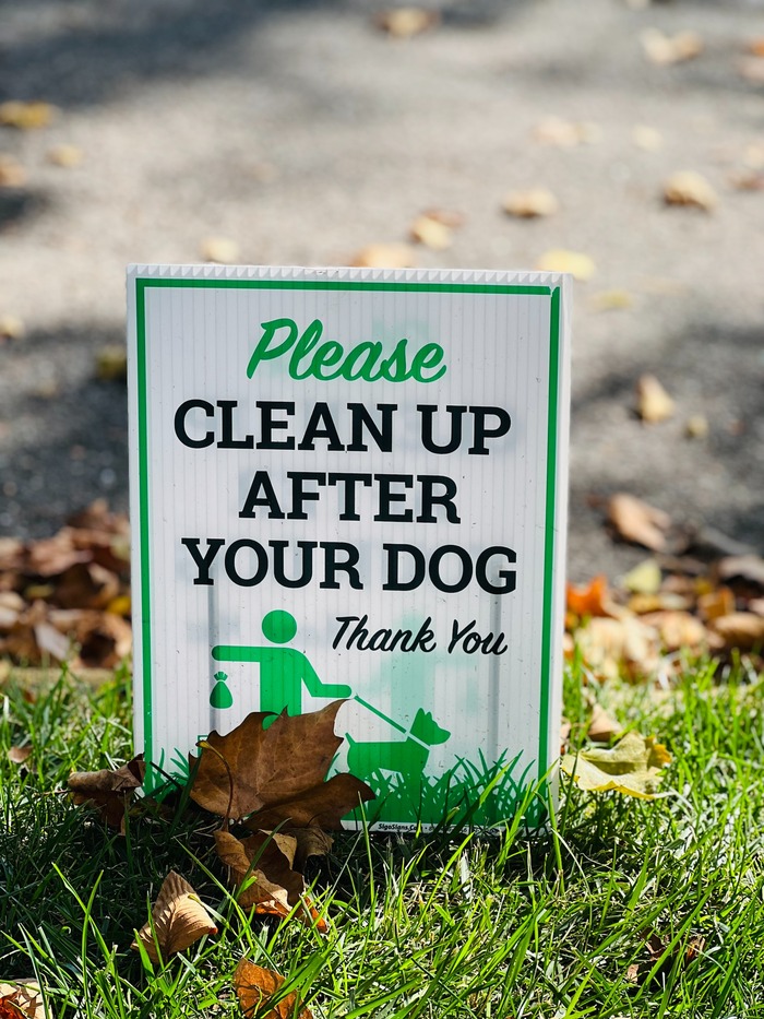 a sign: please clean up after your dog