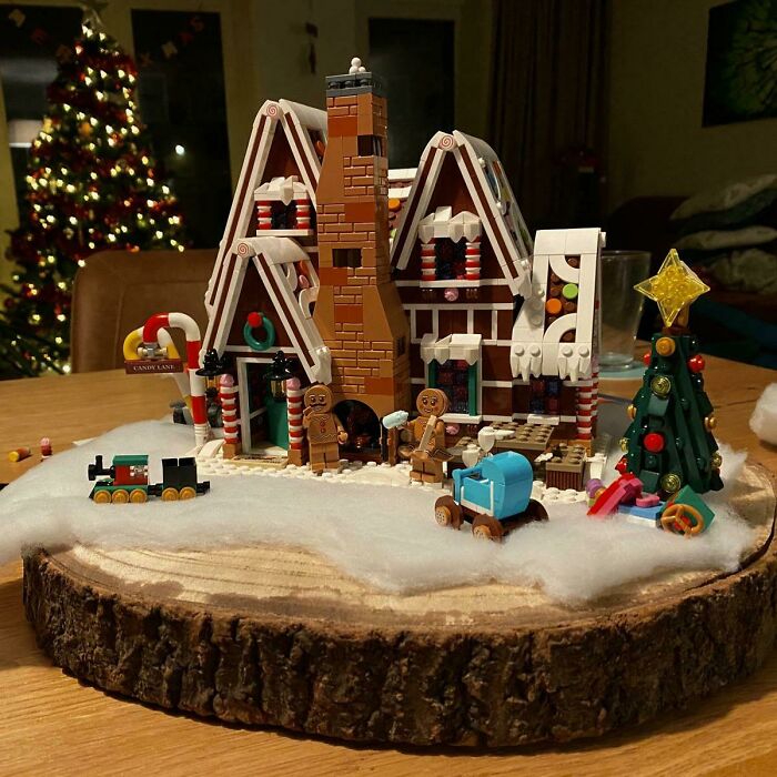 LEGO Gingerbread House