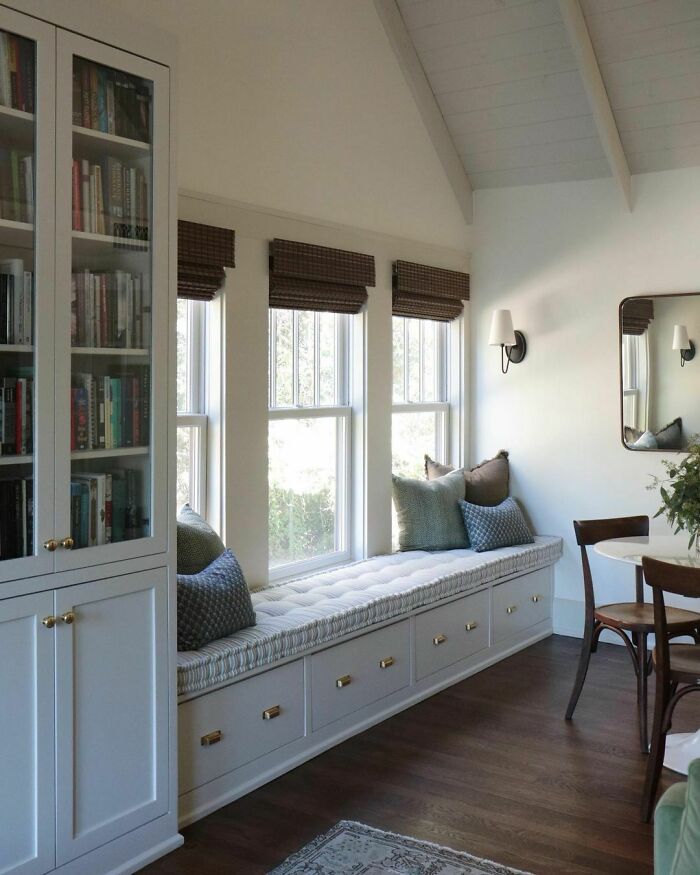 Long and bright window nook 