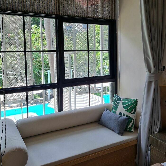 Window nook with a view to the pool 