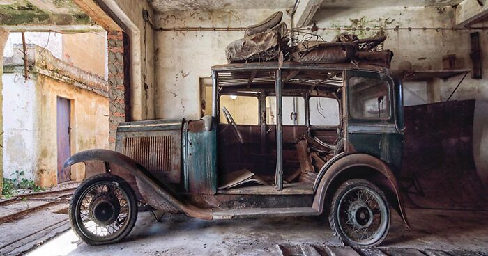 During Our Exploration Of Abandoned Factory, We Were Surprised By Unexpected Finds Of Classic Cars (17 Pics)